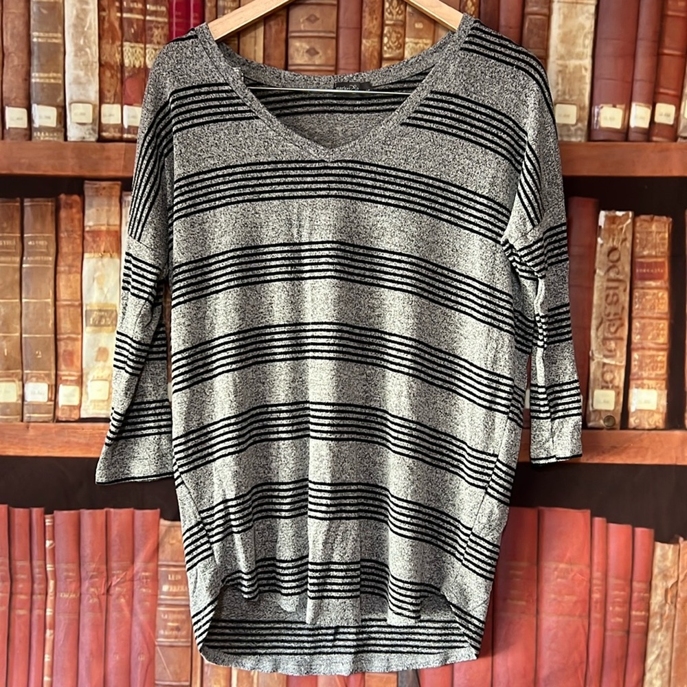 Careen Market & Spruce Stitch Fix V-Neck 3/4  Sleeve Tee M gray striped